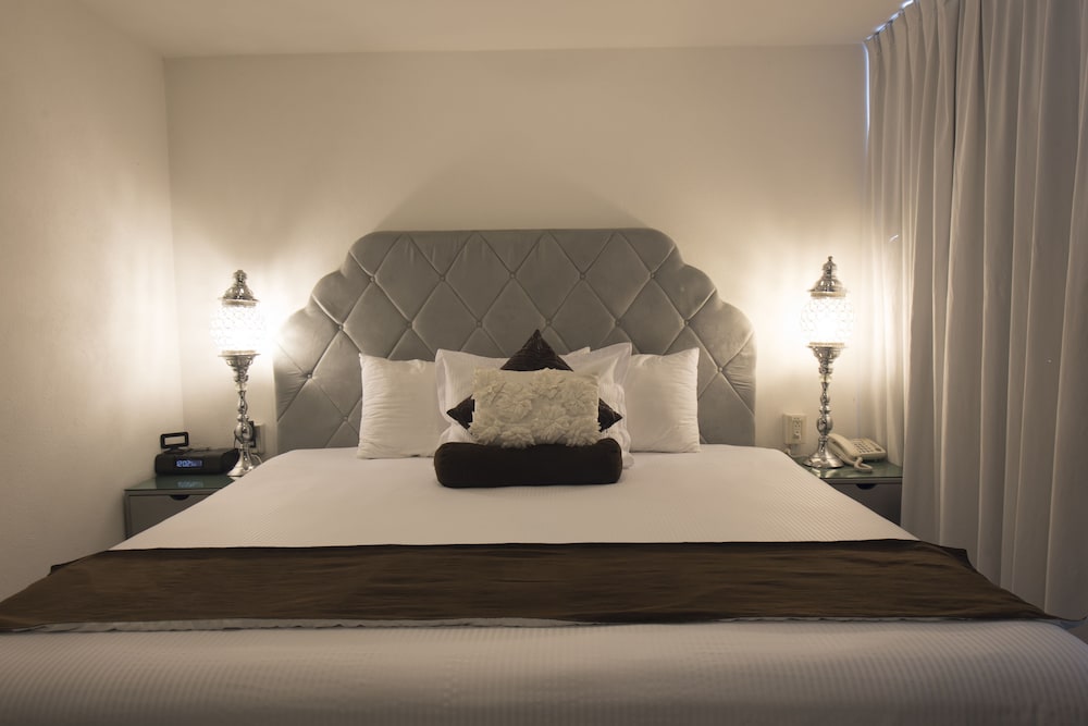 Standard Room, 1 King Bed - Photo 2