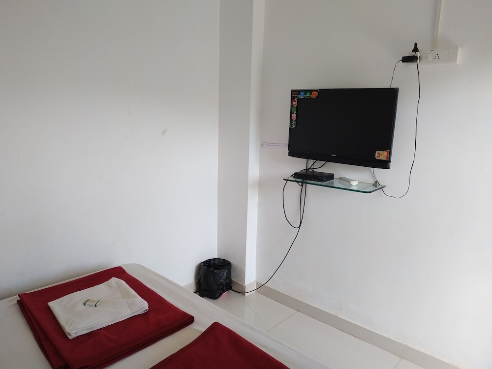 Deluxe Room (AC) photo 1
