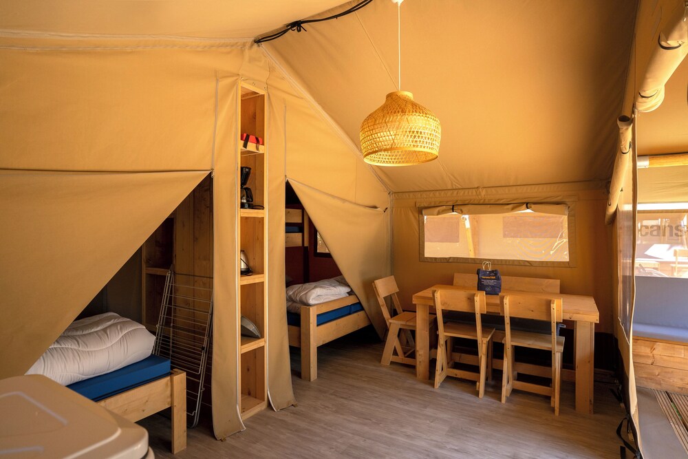 Tent (Safari (Rouget)) photo 3