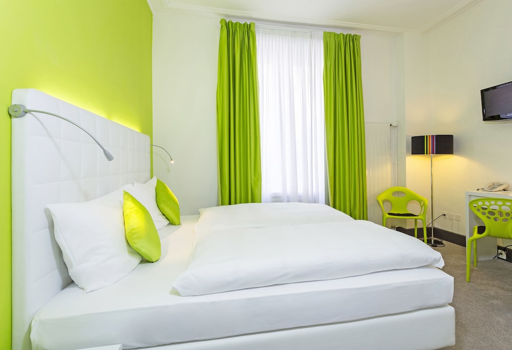 Budget Room with Twin Beds, only accessible by stairs