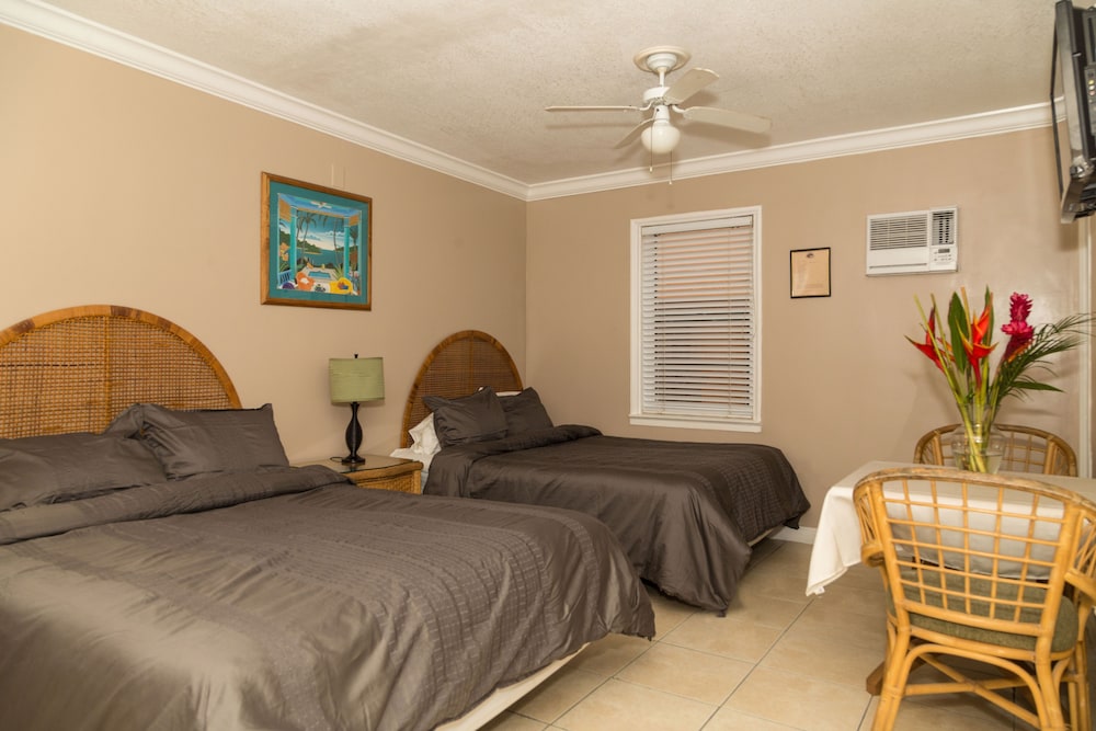 Room, 2 Queen Beds - Photo 5