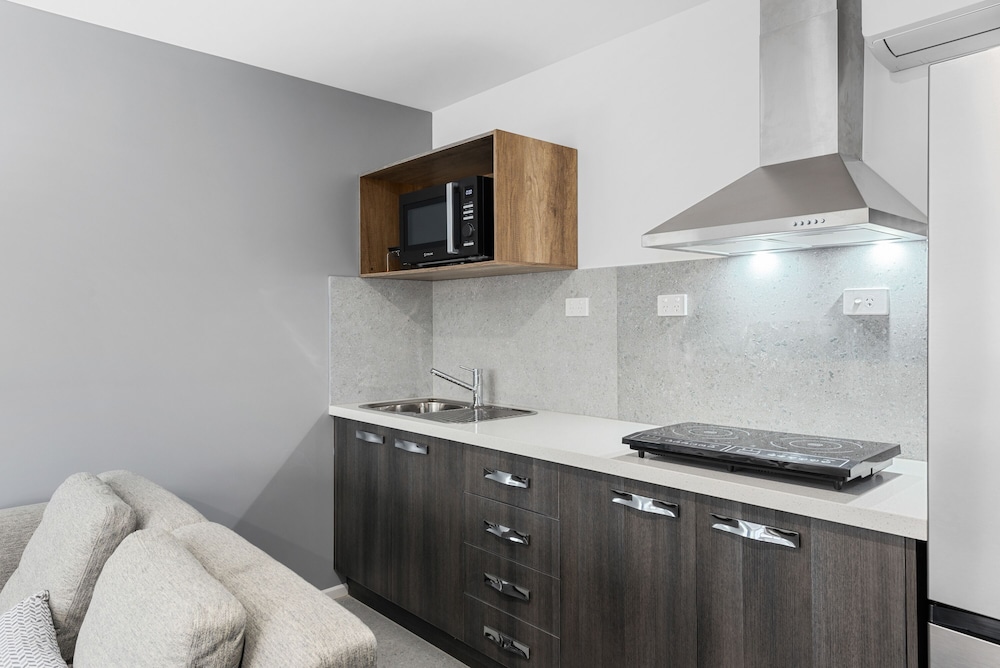 Premier Studio, 1 King Bed photo 2