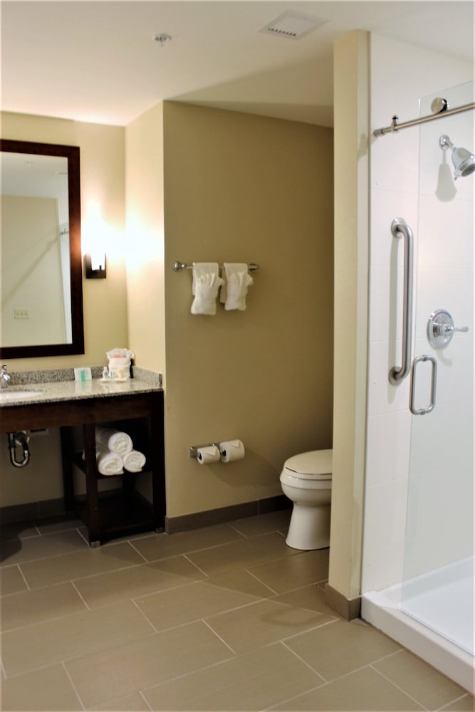 Suite, 1 King Bed with Sofa bed, Non Smoking (Whirlpool In Bath) photo 2