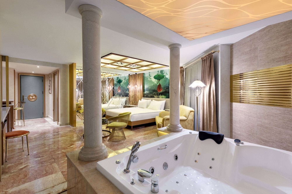 Premium Turkish Bath Suite photo 3