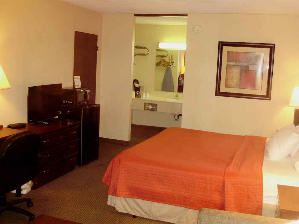Deluxe Room, 1 Queen Bed photo 1