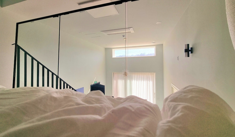 1st Floor photo 1