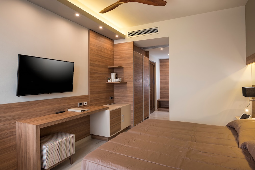 Superior Quadruple Room - Photo 3