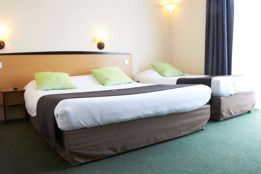 Standard Room, 3 Twin Beds - Photo 1