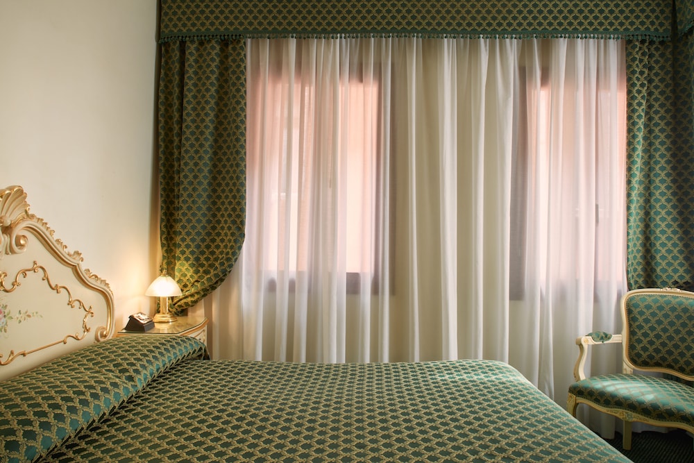 Standard Double or Twin Room photo 2