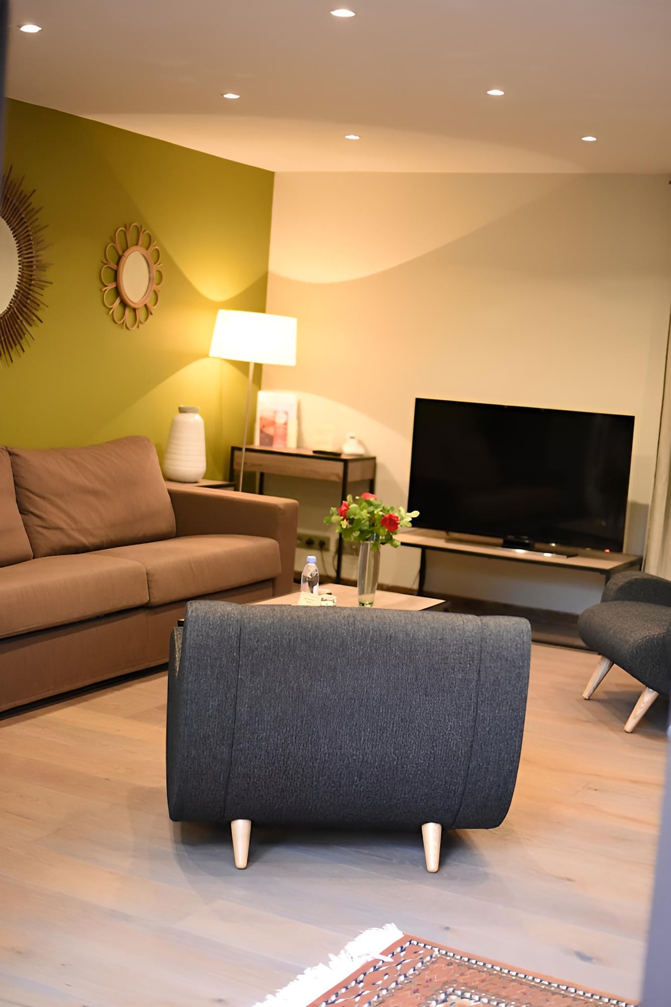 Suite (31)