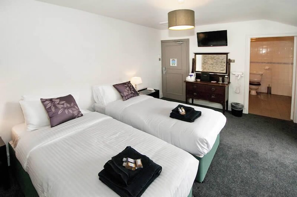 Standard Double or Twin Room, Ensuite photo 1
