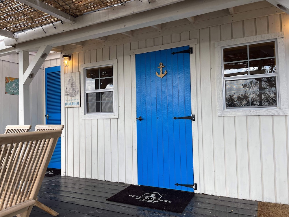 Peak Cottage with Private Sauna, Non Smoking
