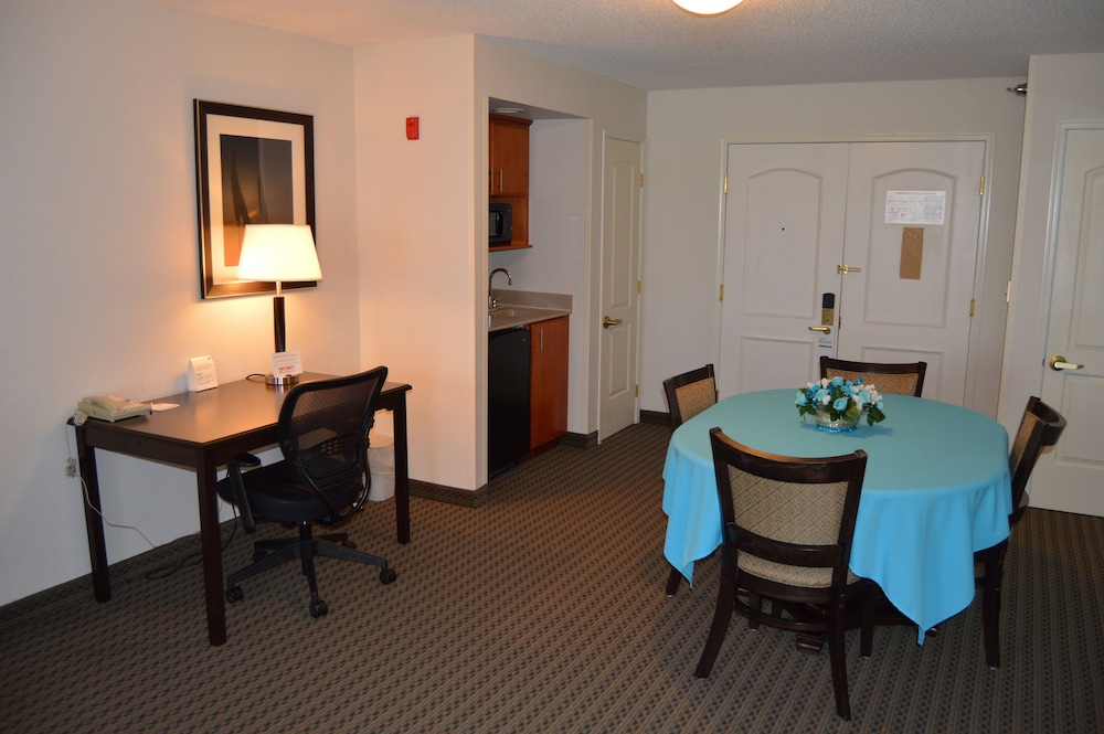 Suite, 1 King Bed with Sofa bed, Jetted Tub photo 3