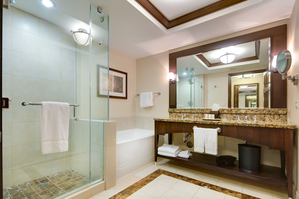 Premier Room, 2 Queen Beds - Photo 2