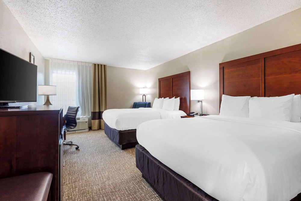 Standard Room, 2 Queen Beds, Non Smoking - Photo 1