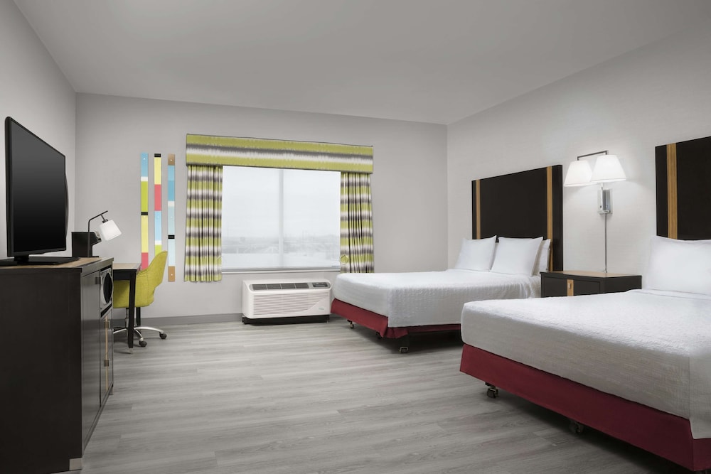 Room, 2 Queen Beds, Accessible, Bathtub