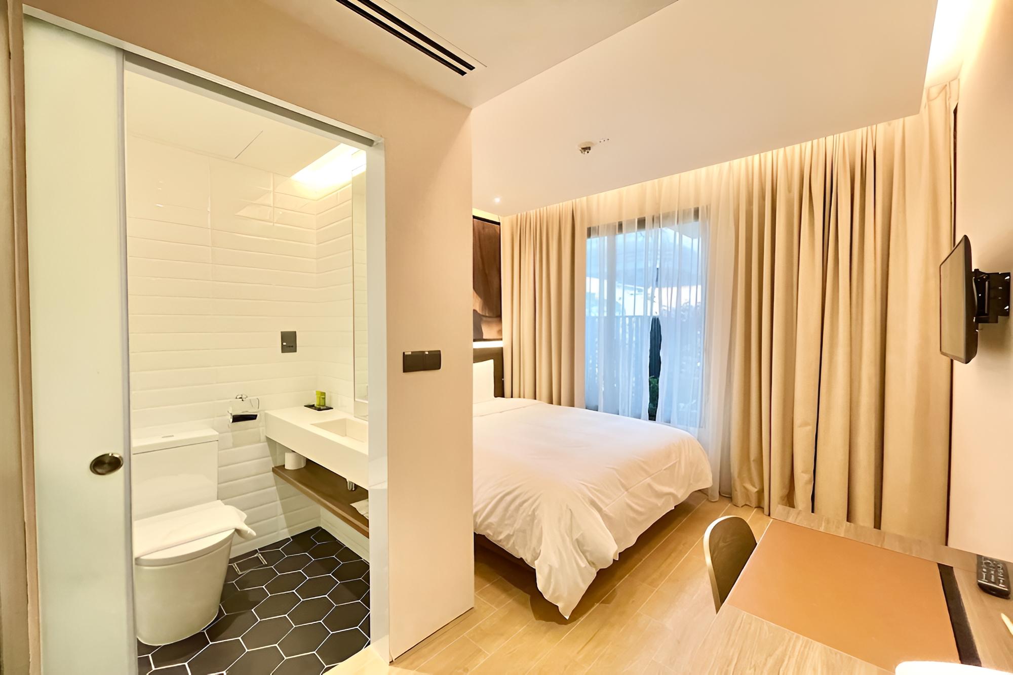 Superior Room, 1 Queen Bed photo 3