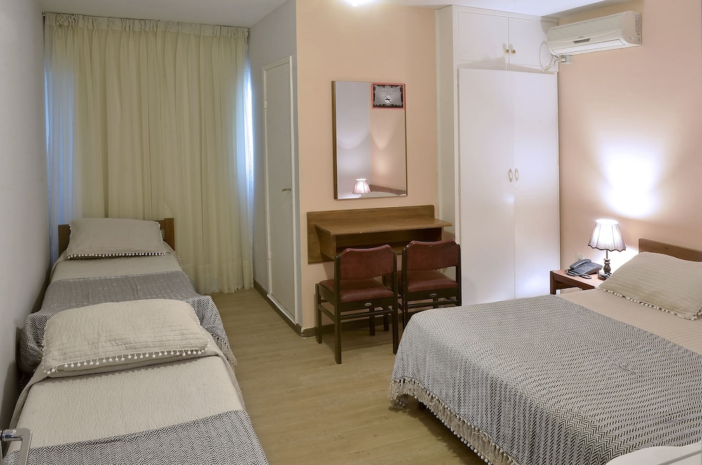 Quadruple Room - Photo 1