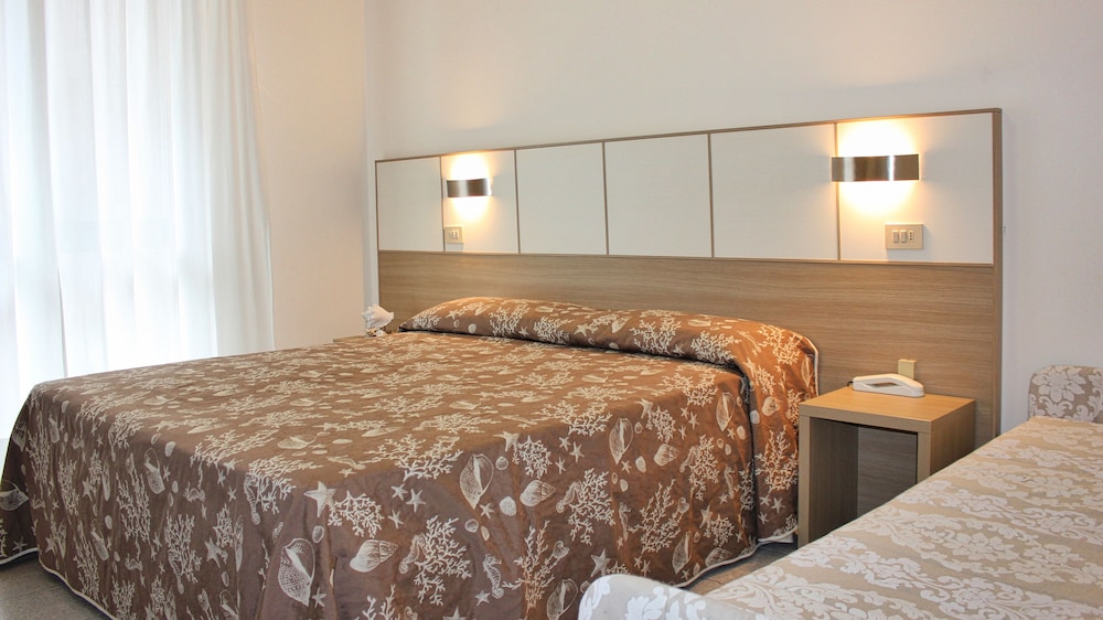 Comfort Quadruple Room, Courtyard View (No Elevator) photo 1