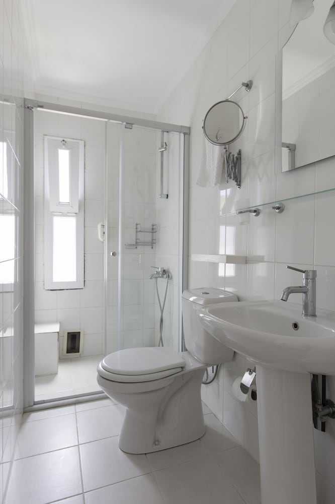 Standard Double or Twin Room - Photo 13
