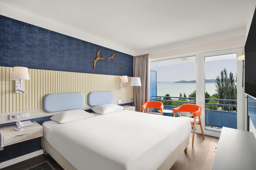 Premium Double or Twin Room, Lake View - Photo 1