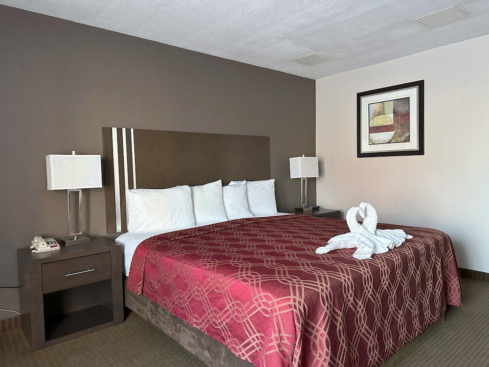 Standard Room, 1 King Bed, Non Smoking - Photo 1