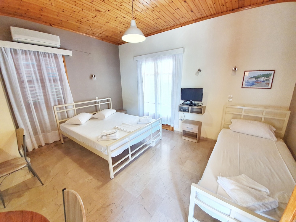 Triple Room, Balcony photo 1