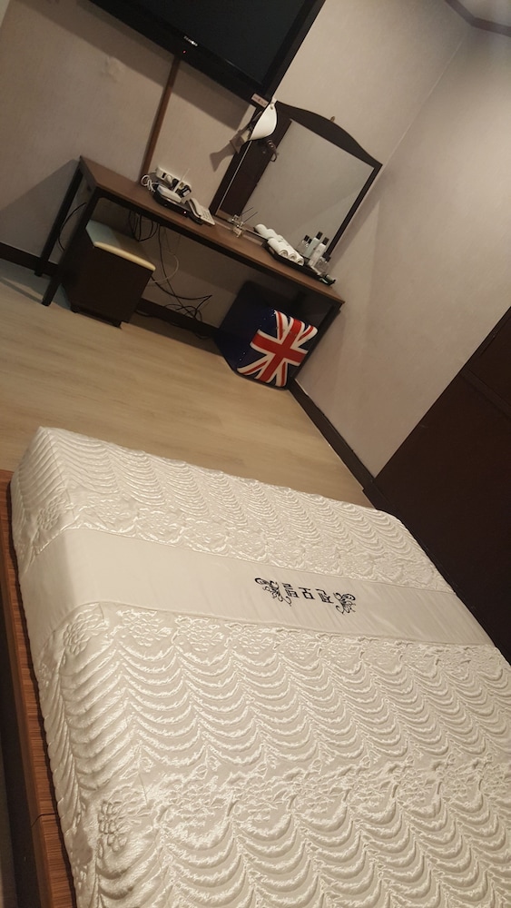 Double Room, 1 Queen Bed photo 2