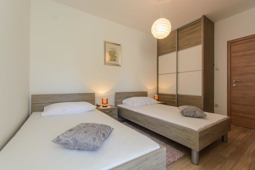 Apartment, Multiple Beds