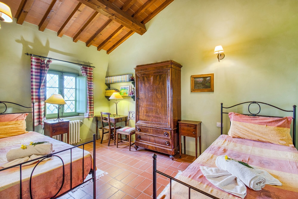 Family Apartment, Multiple Bedrooms, Mountainside (Villa Salivolpe Amazing Chianti View) photo 2