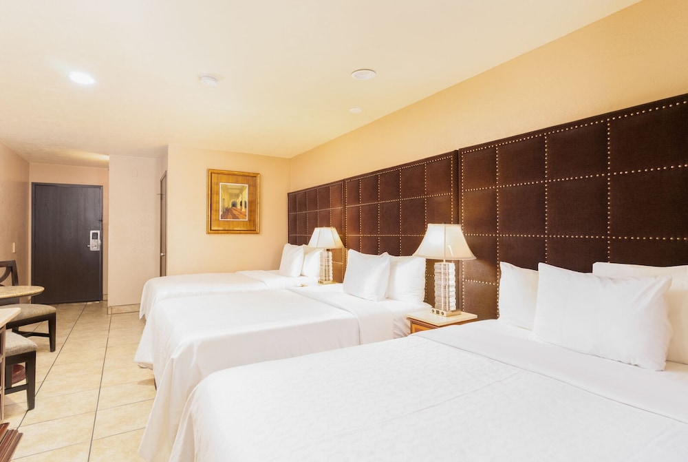Signature Triple Room photo 1