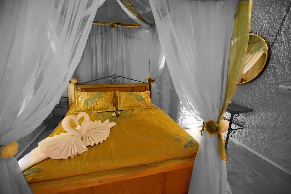 Honeymoon Cave Suit photo 1