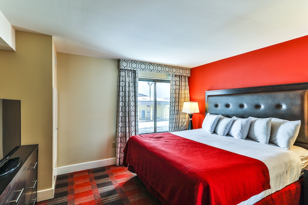 Suite, 1 Bedroom, Kitchenette (Queen and Sleeper Sofa) photo 2