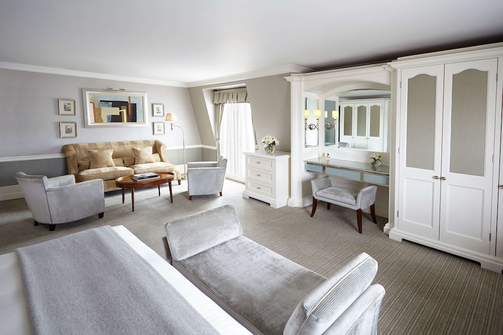 Deluxe Junior Suite photo 2