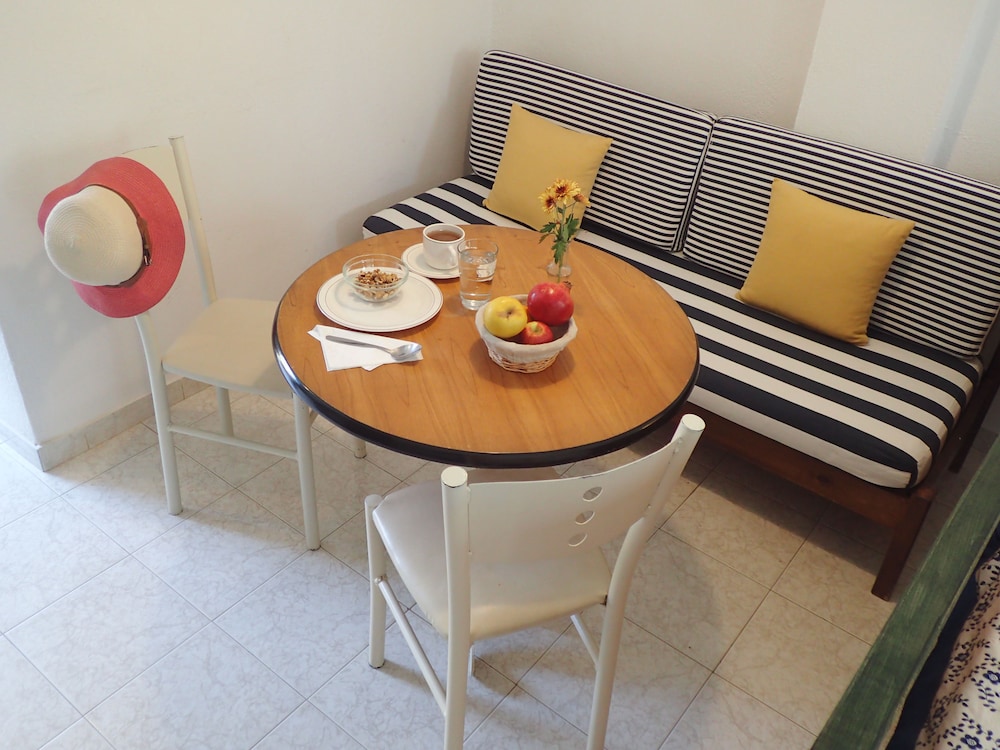 Classic Apartment, 1 Bedroom, Garden View thumbnail 5
