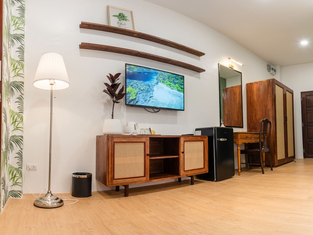 Deluxe Room - Photo 14