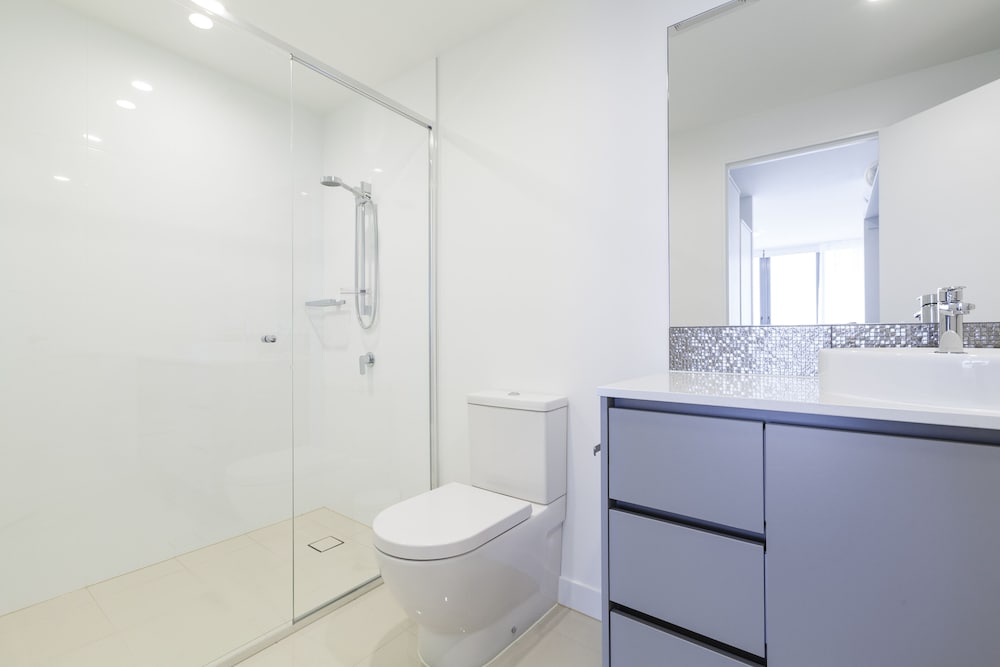 2 Bedroom High Ocean (No Housekeeping) photo 3
