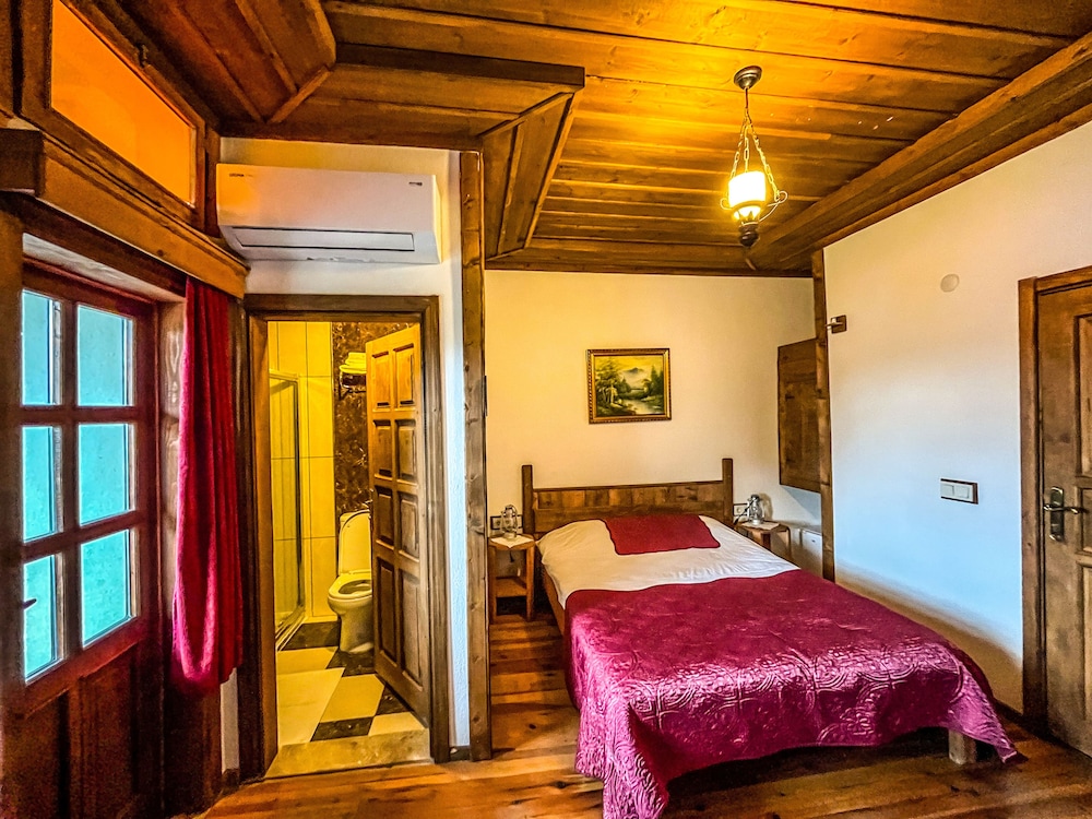 Standard Double Room, 1 Double Bed, Mountain View photo 3