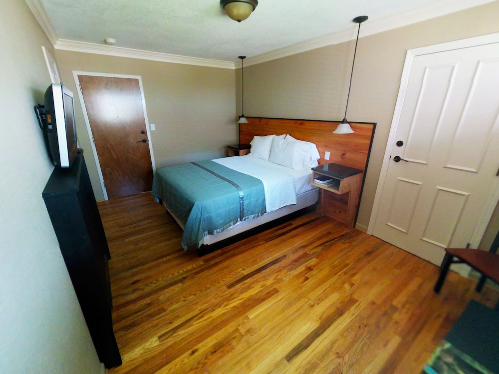 Lodge - 2 Queen Beds (Connecting) photo 3