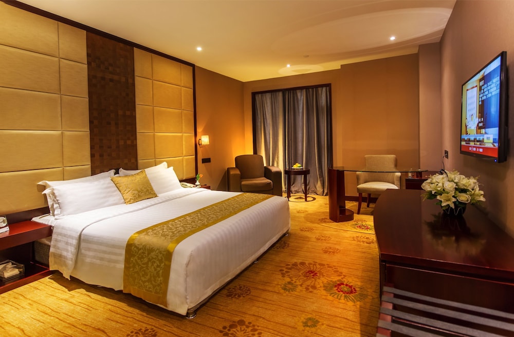 Elegant Queen Room photo 2