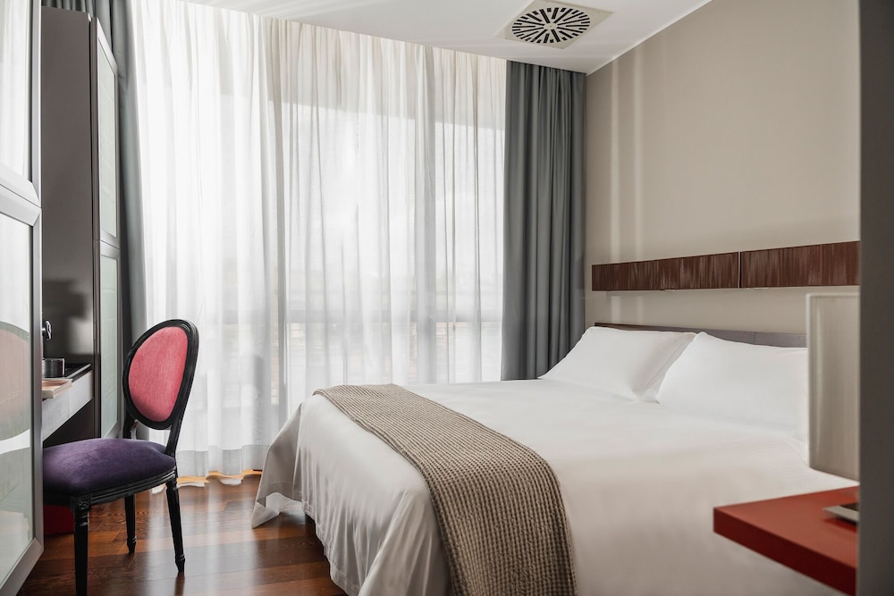 Superior Double or Twin Room photo 3