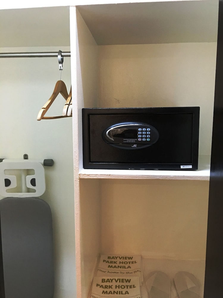 Deluxe Room - Photo 13