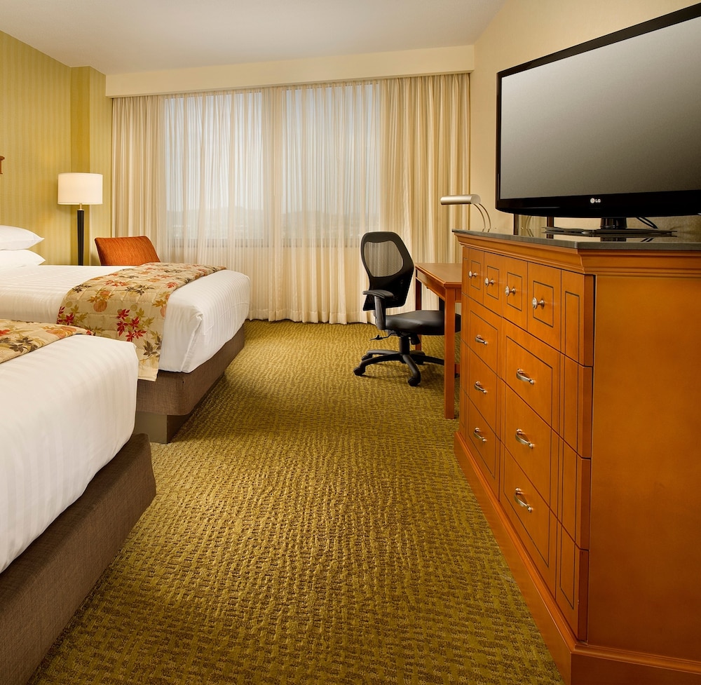 Suite, Multiple Beds, Refrigerator & Microwave (2 Rooms, Upper Floor) photo 3