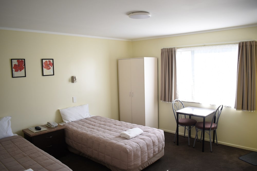 Basic Twin Room photo 2
