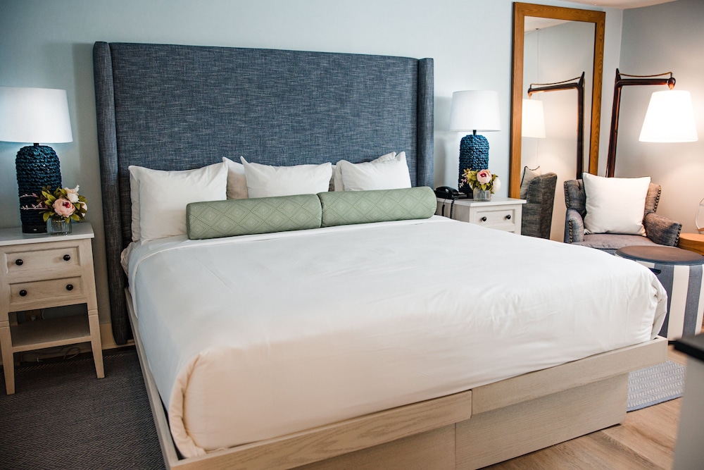 Economy Room, 1 King Bed photo 1