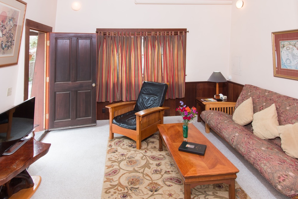 Panoramic Suite, Fireplace, City View (Redwood Tower) photo 1