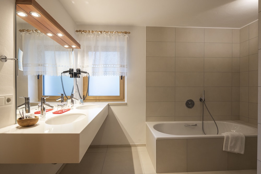 Superior Triple Room (Balcony) photo 3
