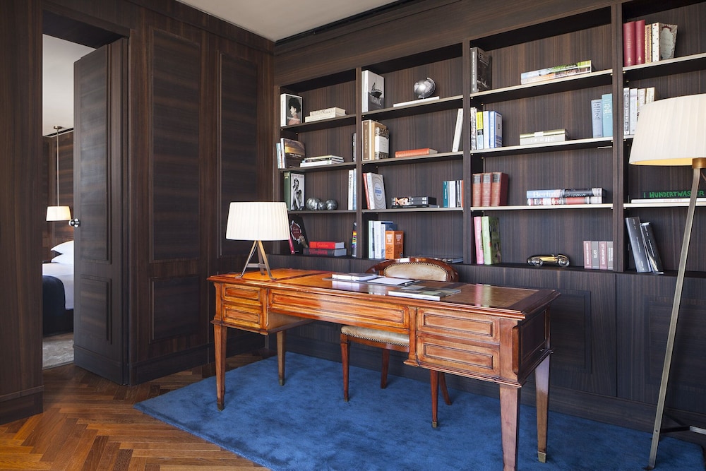 Presidential Suite with terrace and Old City view.