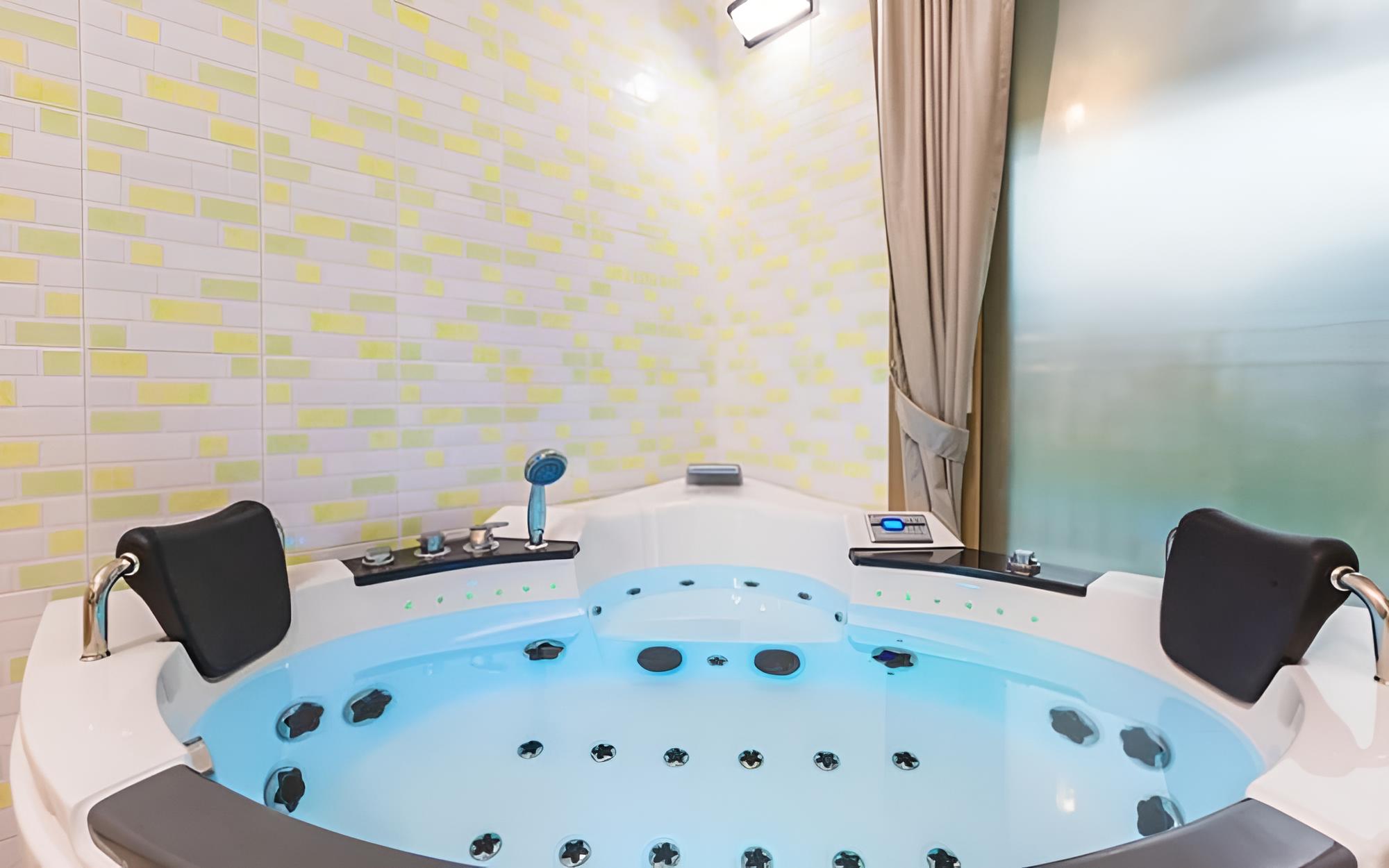Room (206 Coconut (Spa Duplex)) - Photo 2