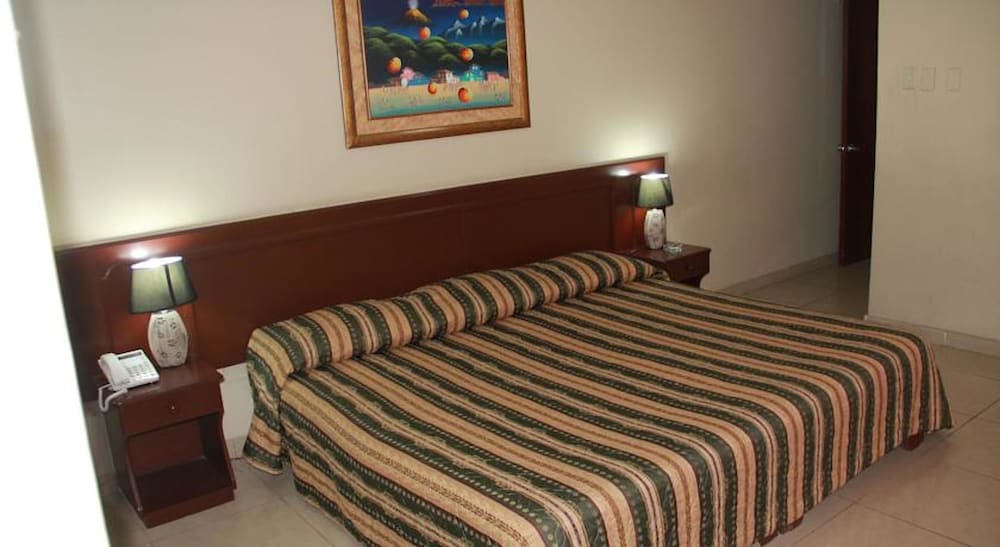 Basic Room, 1 Queen Bed photo 2